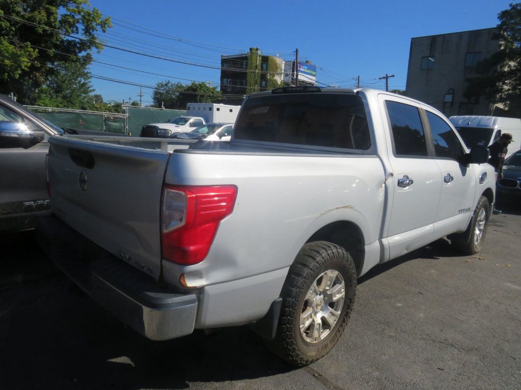 Nissan Titan photo 4