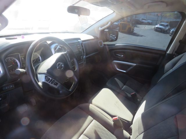 2017 Nissan Titan 4x4 Crew Cab SV - 23092714 - 5