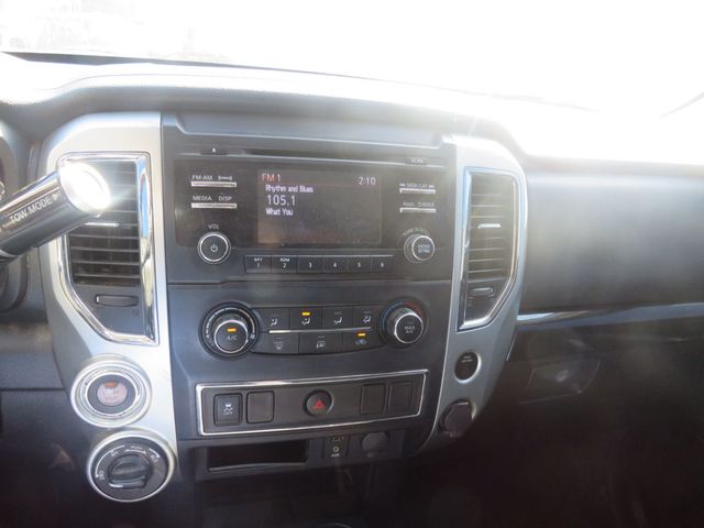 2017 Nissan Titan 4x4 Crew Cab SV - 23092714 - 8