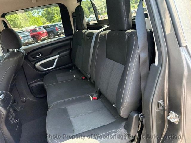 2017 Nissan Titan 4x4 Crew Cab SV - 23067585 - 9