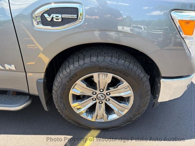 2017 Nissan Titan 4x4 Crew Cab SV - 23067585 - 12