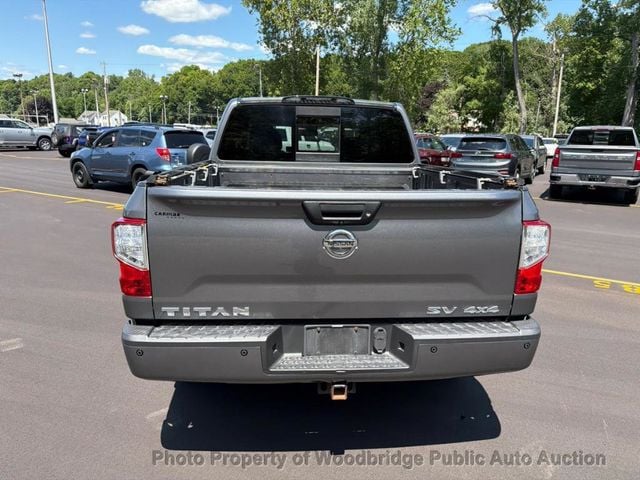2017 Nissan Titan 4x4 Crew Cab SV - 23067585 - 2