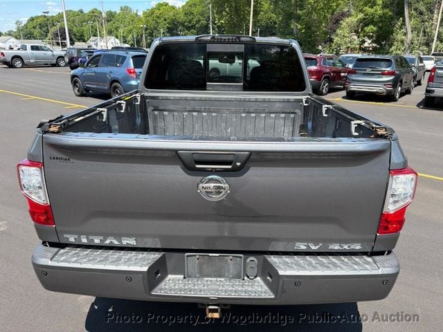 2017 Nissan Titan 4x4 Crew Cab SV - 23067585 - 5