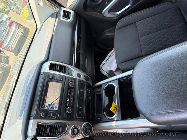 2017 Nissan Titan 4x4 Crew Cab SV - 23067585 - 8