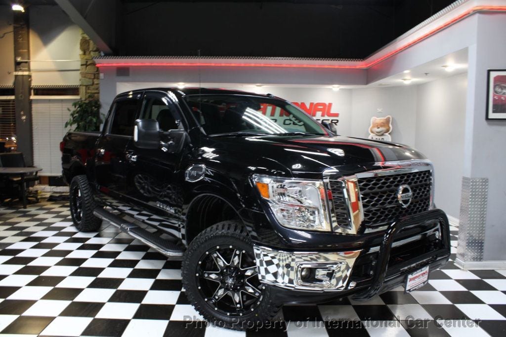 2017 Nissan Titan 4x4 Crew Cab SV - 22770008 - 0