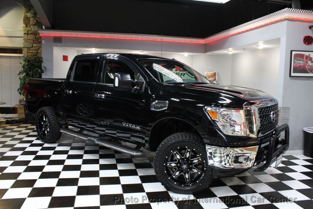 2017 Nissan Titan 4x4 Crew Cab SV - 22770008 - 3