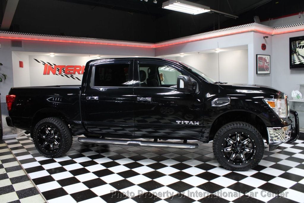 2017 Nissan Titan 4x4 Crew Cab SV - 22770008 - 4