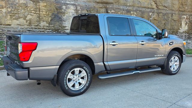 2017 Nissan Titan 4x4 Crew Cab SV - 22991827 - 10