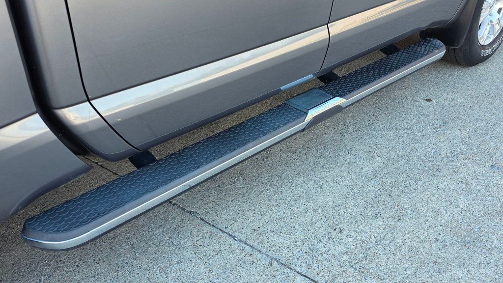 2017 Nissan Titan 4x4 Crew Cab SV - 22991827 - 14