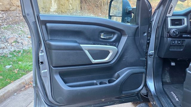 2017 Nissan Titan 4x4 Crew Cab SV - 22991827 - 15