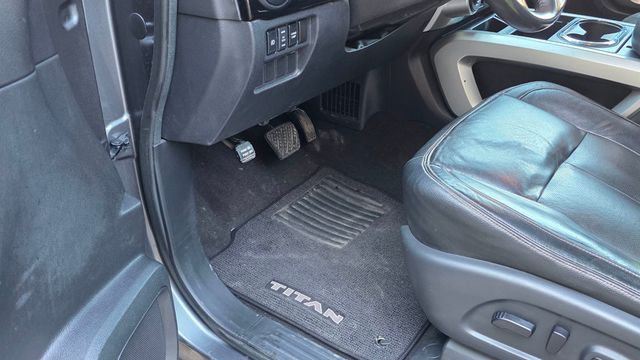 2017 Nissan Titan 4x4 Crew Cab SV - 22991827 - 16