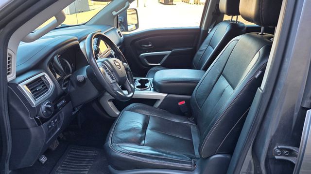 2017 Nissan Titan 4x4 Crew Cab SV - 22991827 - 17
