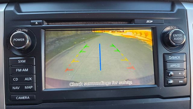 2017 Nissan Titan 4x4 Crew Cab SV - 22991827 - 26