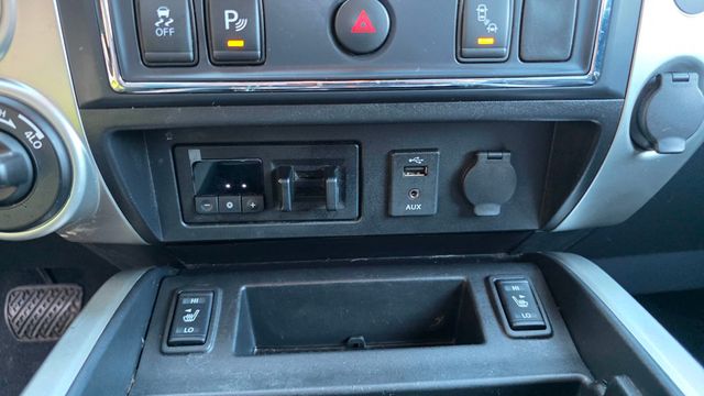 2017 Nissan Titan 4x4 Crew Cab SV - 22991827 - 27