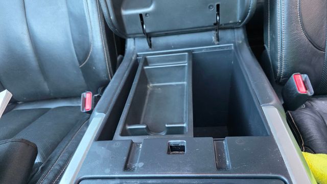 2017 Nissan Titan 4x4 Crew Cab SV - 22991827 - 31