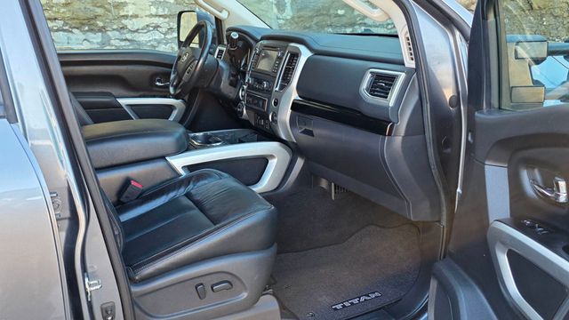 2017 Nissan Titan 4x4 Crew Cab SV - 22991827 - 33