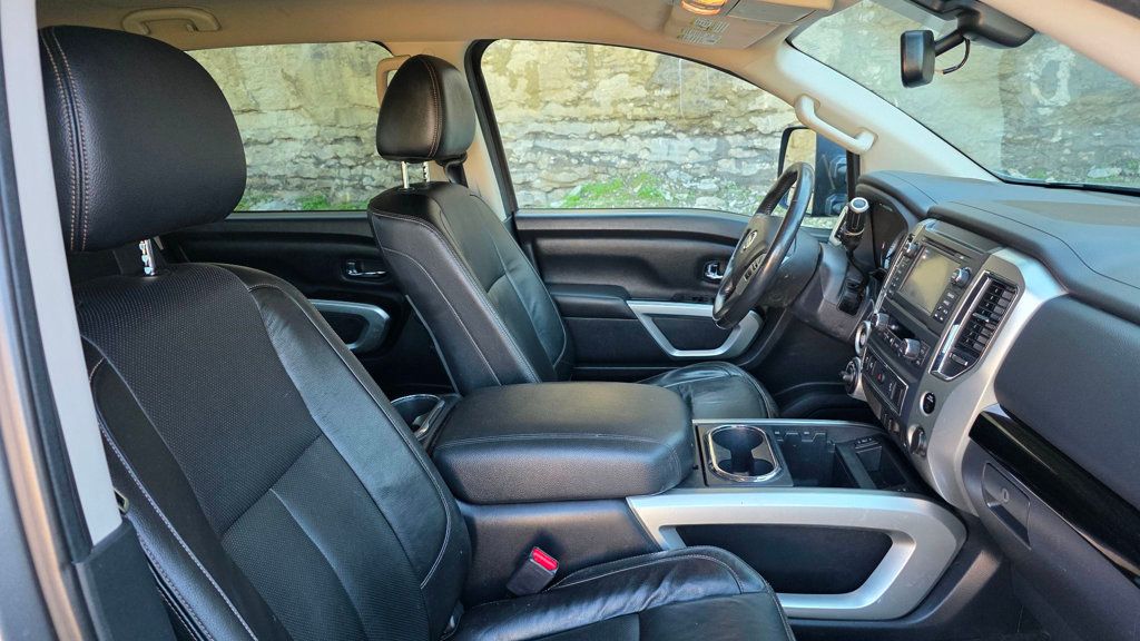 2017 Nissan Titan 4x4 Crew Cab SV - 22991827 - 35