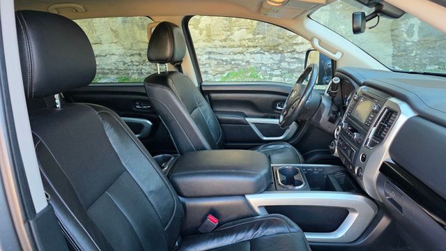 2017 Nissan Titan 4x4 Crew Cab SV - 22991827 - 35
