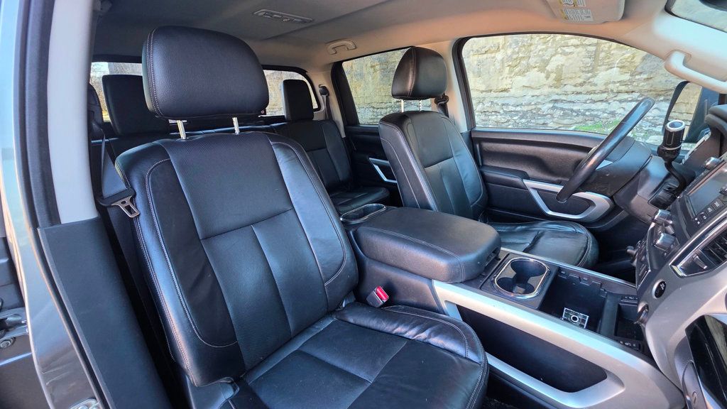 2017 Nissan Titan 4x4 Crew Cab SV - 22991827 - 36