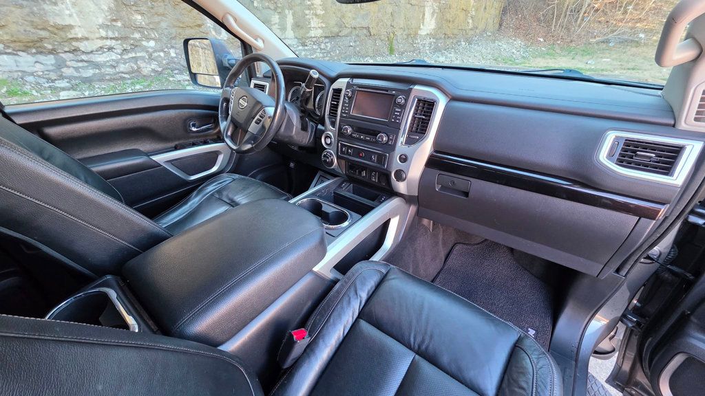 2017 Nissan Titan 4x4 Crew Cab SV - 22991827 - 37