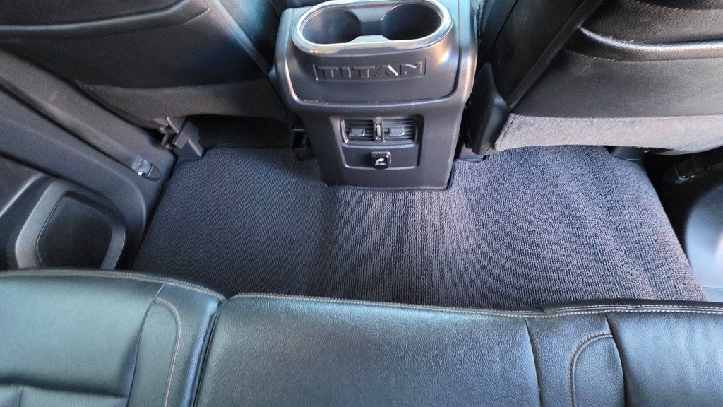 2017 Nissan Titan 4x4 Crew Cab SV - 22991827 - 46