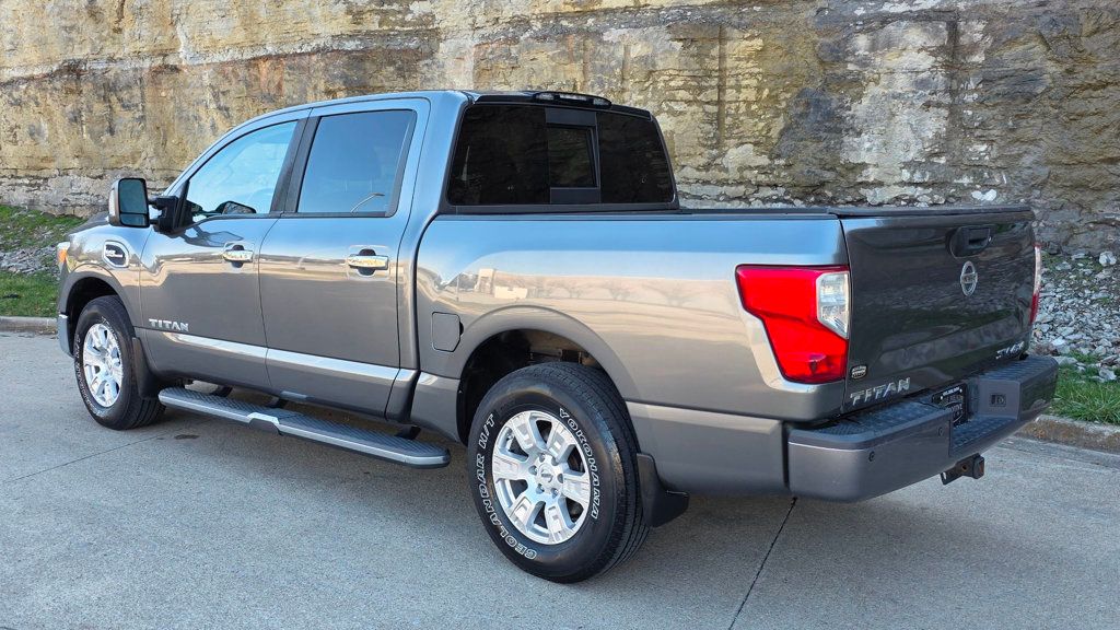 2017 Nissan Titan 4x4 Crew Cab SV - 22991827 - 4
