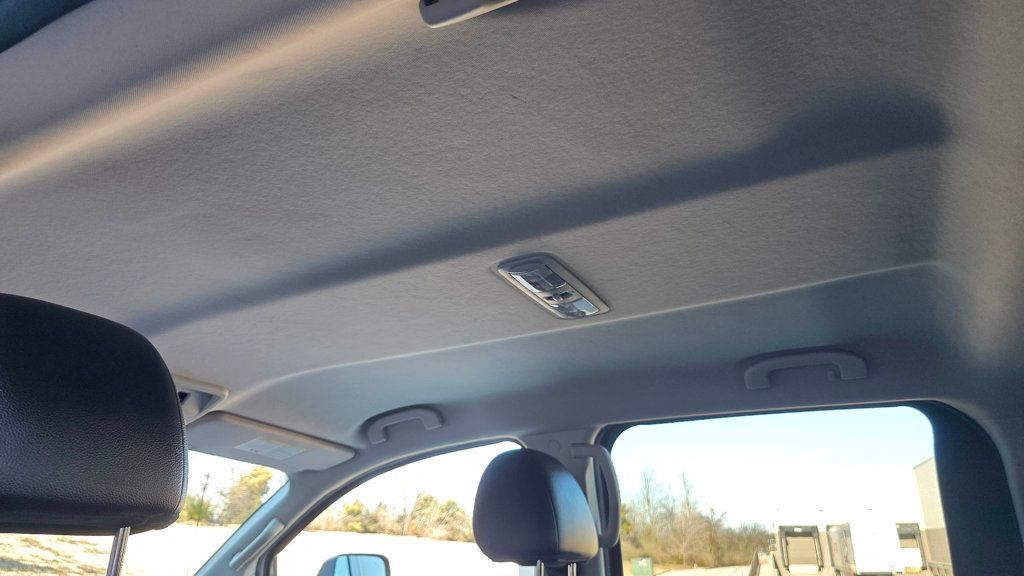 2017 Nissan Titan 4x4 Crew Cab SV - 22991827 - 52