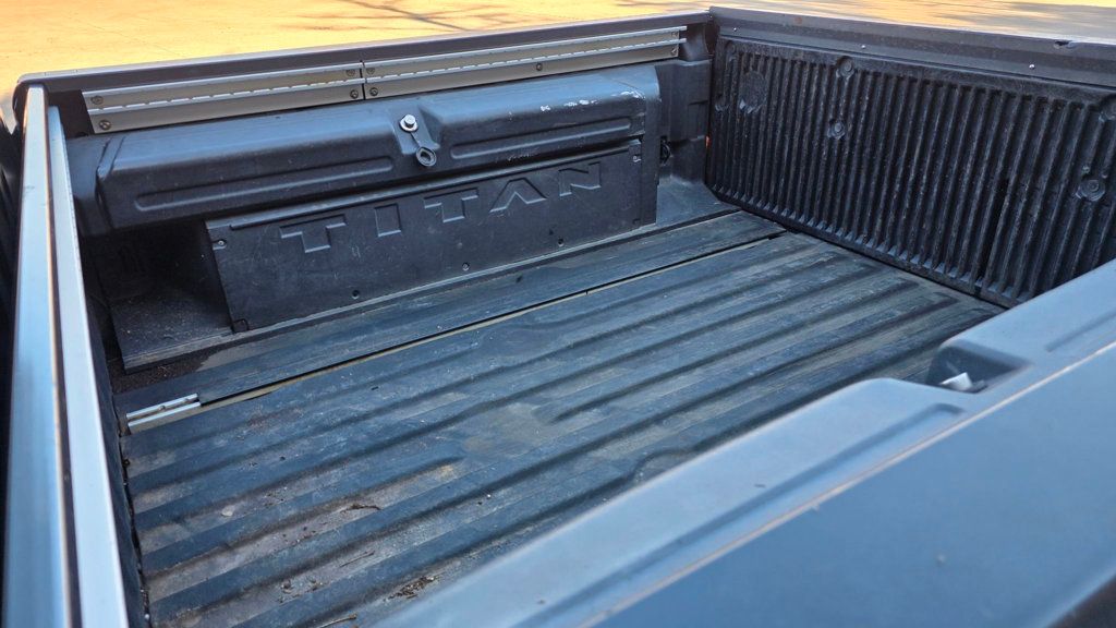 2017 Nissan Titan 4x4 Crew Cab SV - 22991827 - 53