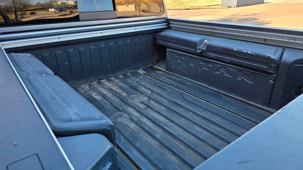 2017 Nissan Titan 4x4 Crew Cab SV - 22991827 - 54