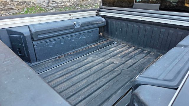 2017 Nissan Titan 4x4 Crew Cab SV - 22991827 - 55