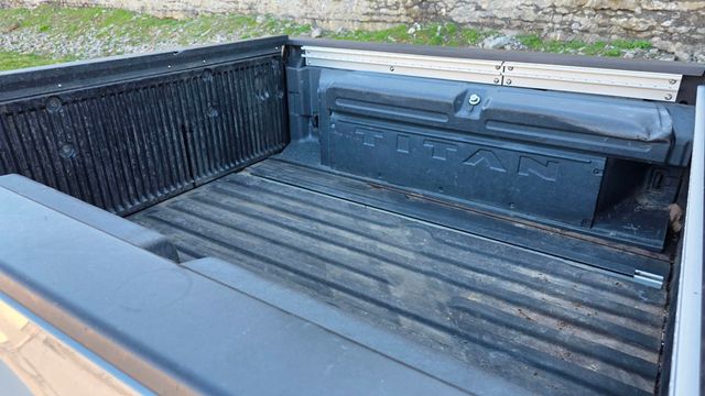 2017 Nissan Titan 4x4 Crew Cab SV - 22991827 - 56