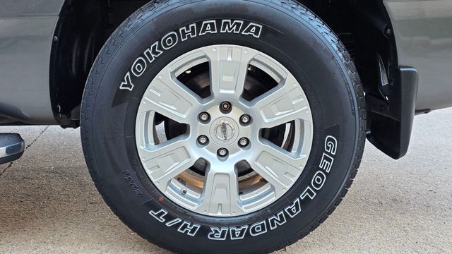 2017 Nissan Titan 4x4 Crew Cab SV - 22991827 - 61