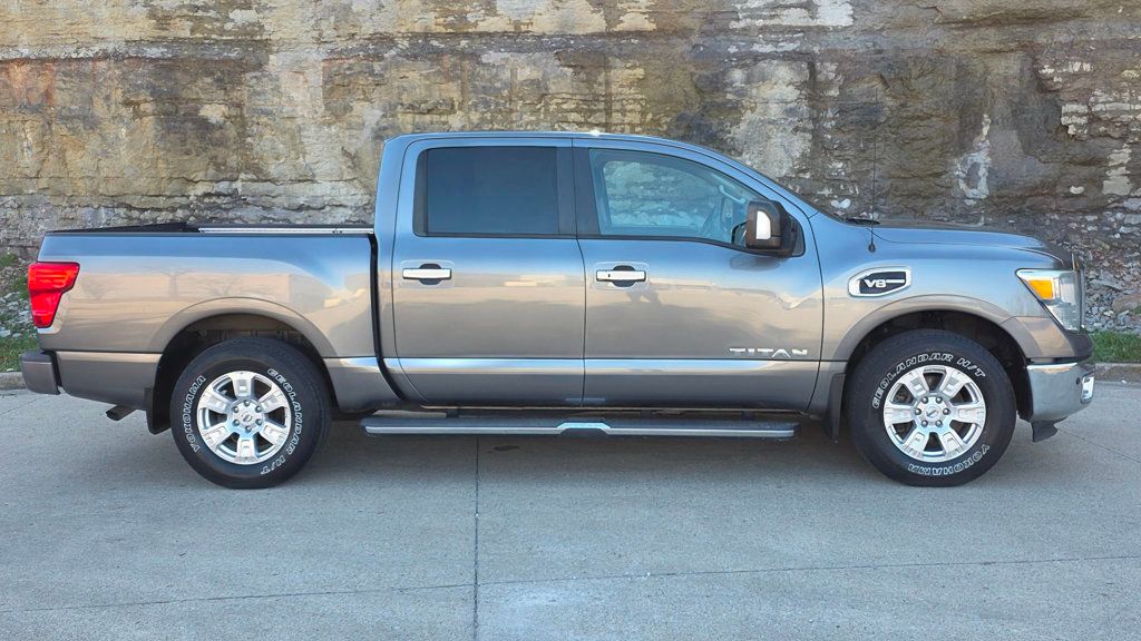 2017 Nissan Titan 4x4 Crew Cab SV - 22991827 - 6