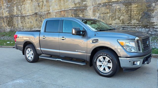 2017 Nissan Titan 4x4 Crew Cab SV - 22991827 - 7