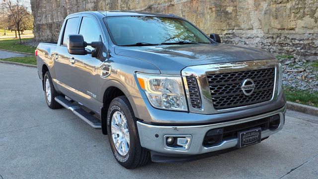 2017 Nissan Titan 4x4 Crew Cab SV - 22991827 - 8