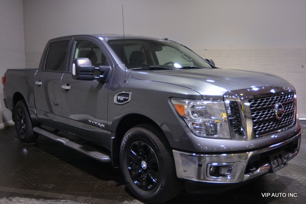 2017 Nissan Titan 4x4 Crew Cab SV - 22342717 - 0