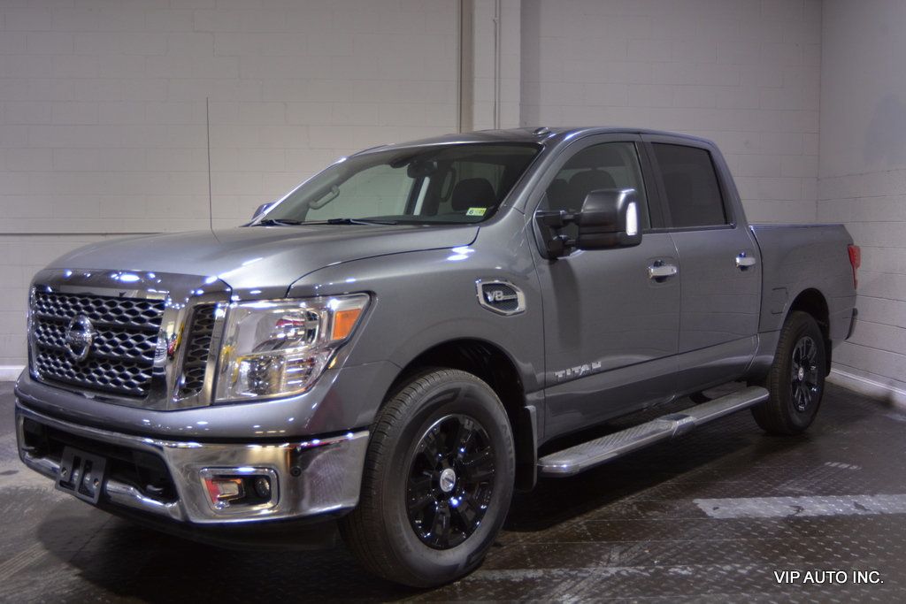 2017 Nissan Titan 4x4 Crew Cab SV - 22342717 - 1