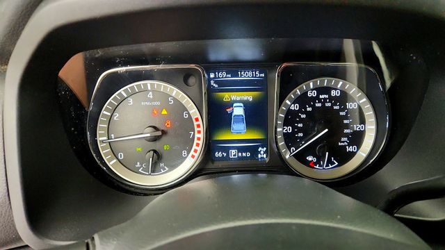 2017 Nissan Titan 4x4 Crew Cab SV w/ Comfort & Convenience Package - 23079712 - 13