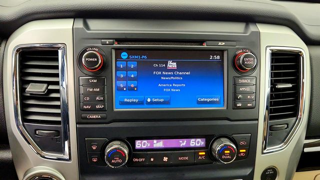 2017 Nissan Titan 4x4 Crew Cab SV w/ Comfort & Convenience Package - 23079712 - 17