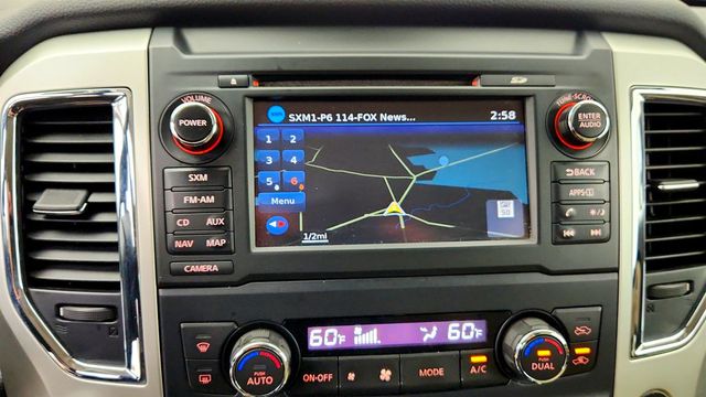 2017 Nissan Titan 4x4 Crew Cab SV w/ Comfort & Convenience Package - 23079712 - 18