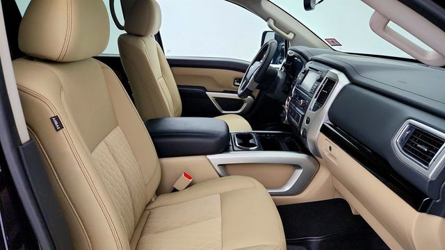 2017 Nissan Titan 4x4 Crew Cab SV w/ Comfort & Convenience Package - 23079712 - 23
