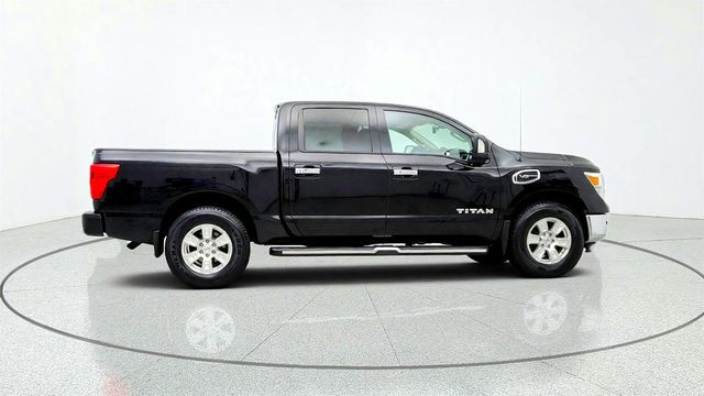2017 Nissan Titan 4x4 Crew Cab SV w/ Comfort & Convenience Package - 23079712 - 3