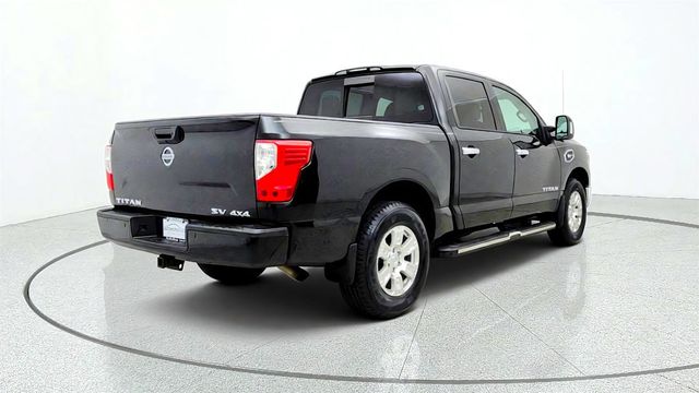 2017 Nissan Titan 4x4 Crew Cab SV w/ Comfort & Convenience Package - 23079712 - 4