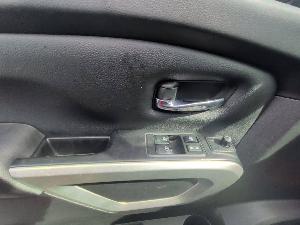 Nissan Titan photo 12