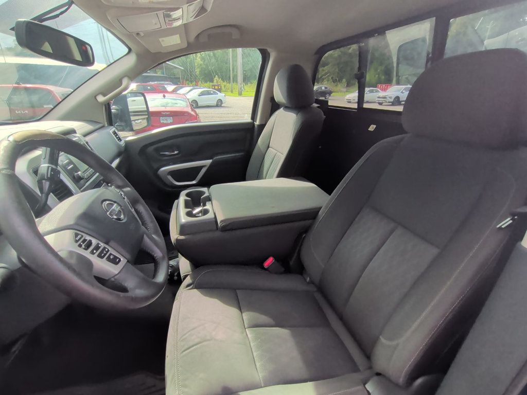 Nissan Titan photo 14