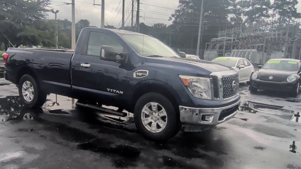 Nissan Titan photo 2