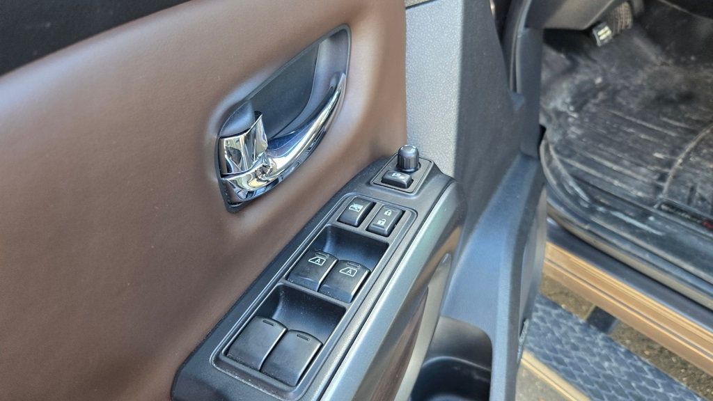 2017 Nissan Titan Platinum Reserve - 22943937 - 14