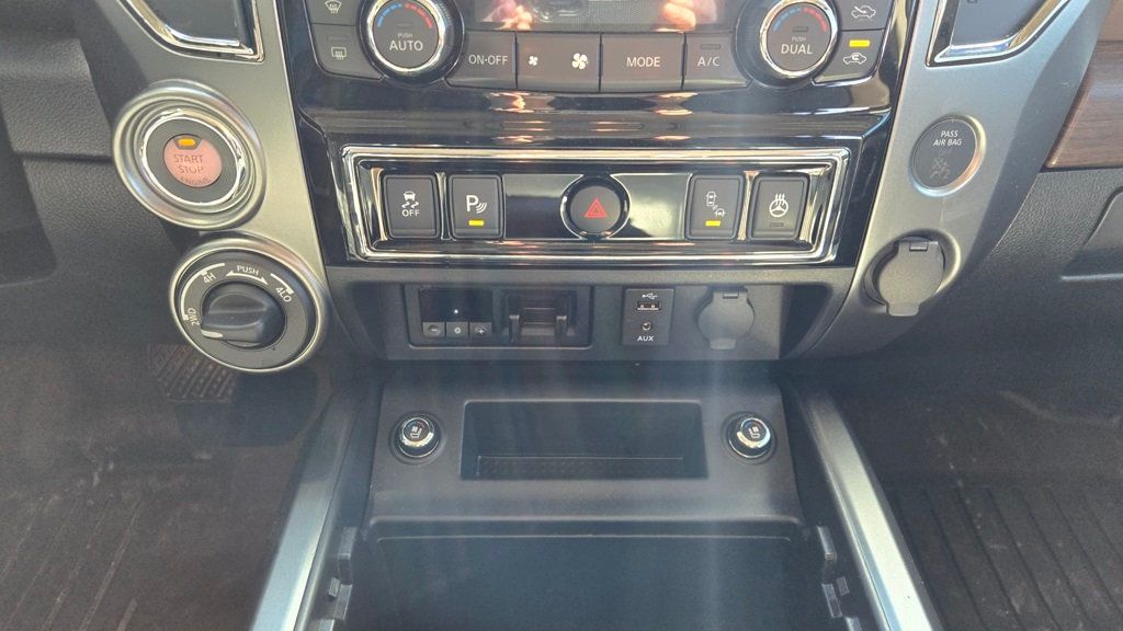 2017 Nissan Titan Platinum Reserve - 22943937 - 19