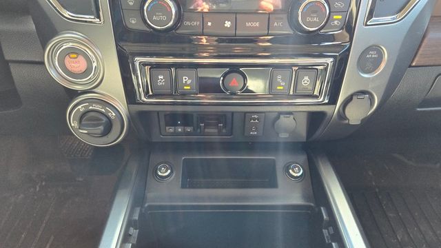 2017 Nissan Titan Platinum Reserve - 22943937 - 19