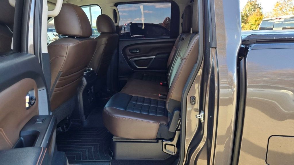 2017 Nissan Titan Platinum Reserve - 22943937 - 25